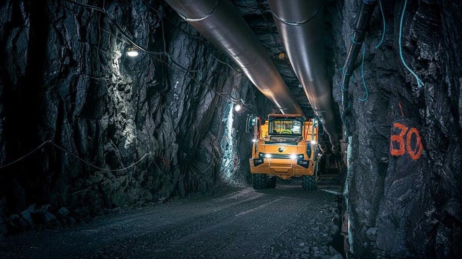 Electric articulated dump truck working in a tunnel environment