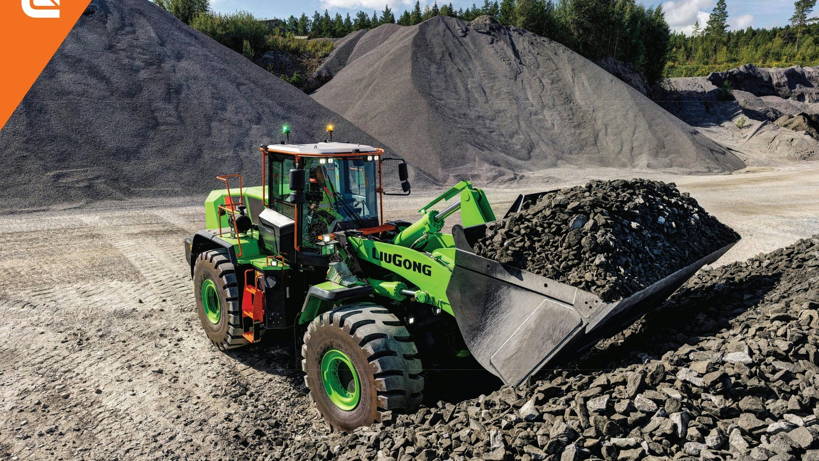 Battery-electric wheel loader on site